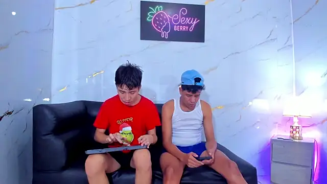 Snapshot of Room_boys_hot chatting on 11/09/25, 01:31 Room boys hot online show from 11/09/25, 01:31