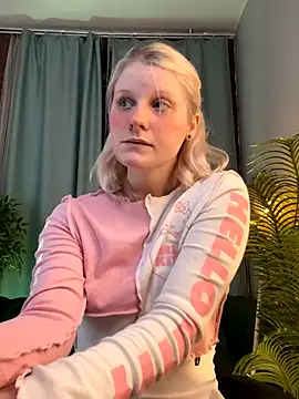 Snapshot of ShineJoan chatting on 11/14/25, 09:57 ShineJoan online show from 11/14/25, 09:57