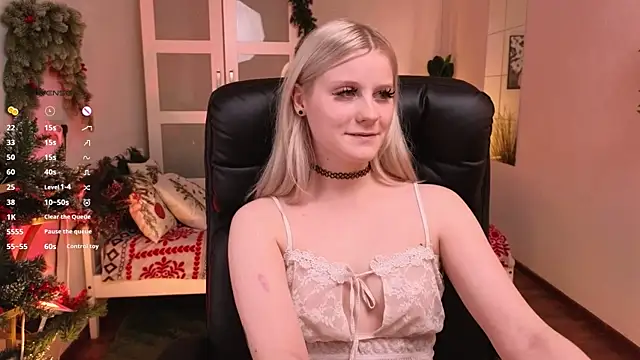 Snapshot of ShineJoan chatting on 12/20/25, 09:55 ShineJoan online show from 12/20/25, 09:55