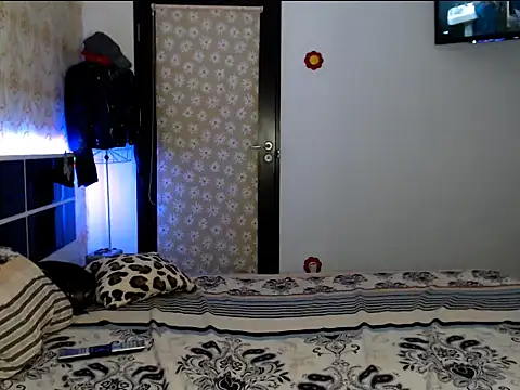 Snapshot of Amiaax chatting on 12/16/25, 12:04 Amiaax online show from 12/16/25, 12:04