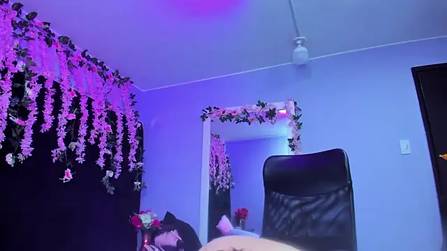 Gabyy Cooper  online show from 11/29/25, 10:18