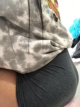 Snapshot of MAVI_EC chatting on 11/06/25, 10:32 MAVI EC online show from 11/06/25, 10:32