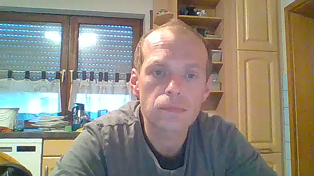 Snapshot of tommy3300 chatting on 11/04/25, 06:45 tommy3300 online show from 11/04/25, 06:45