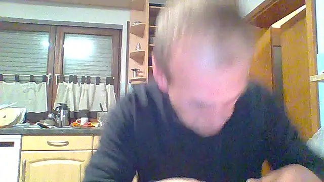 Snapshot of tommy3300 chatting on 11/05/25, 05:40 tommy3300 online show from 11/05/25, 05:40