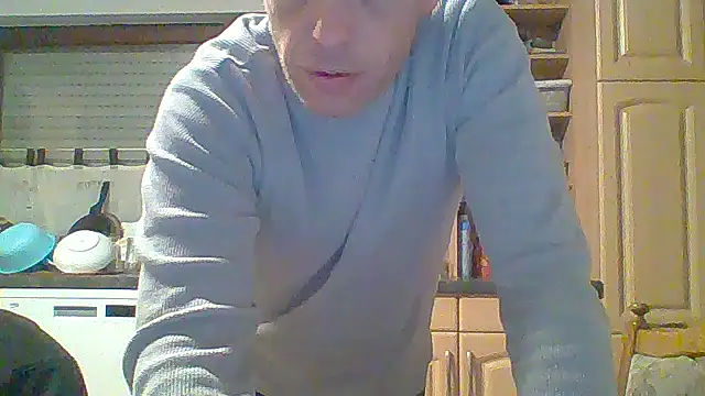 Snapshot of tommy3300 chatting on 11/06/25, 04:46 tommy3300 online show from 11/06/25, 04:46