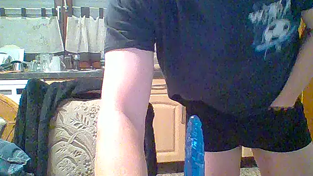 Snapshot of tommy3300 chatting on 11/15/25, 04:10 tommy3300 online show from 11/15/25, 04:10