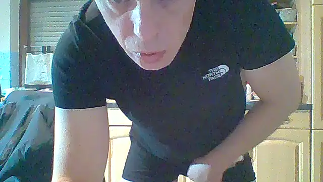 Snapshot of tommy3300 chatting on 11/20/25, 04:56 tommy3300 online show from 11/20/25, 04:56