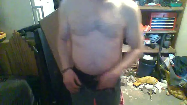 Snapshot of tommy3300 chatting on 01/18/26, 02:10 tommy3300 online show from 01/18/26, 02:10