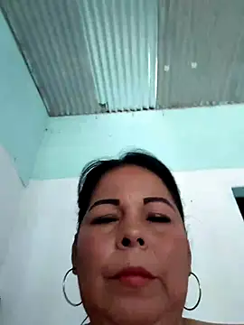 Snapshot of mother2-divorced chatting on 10/25/25, 01:40 mother2-divorced online show from 10/25/25, 01:40