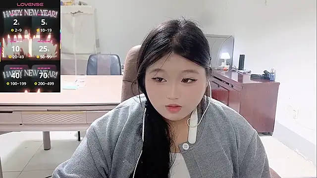 Snapshot of yuanyuan-9999 chatting on 10/26/25, 11:49 yuanyuan-9999 online show from 10/26/25, 11:49