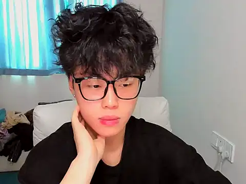 L1kuto online show from 11/04/25, 02:54