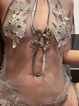 Snapshot of Emily-y chatting on 11/18/25, 12:53 Emily-y online show from 11/18/25, 12:53