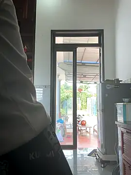 Snapshot of Emily-y chatting on 12/01/25, 04:17 Emily-y online show from 12/01/25, 04:17