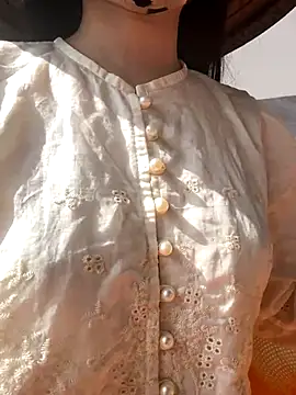 Snapshot of Emily-y chatting on 12/02/25, 02:17 Emily-y online show from 12/02/25, 02:17