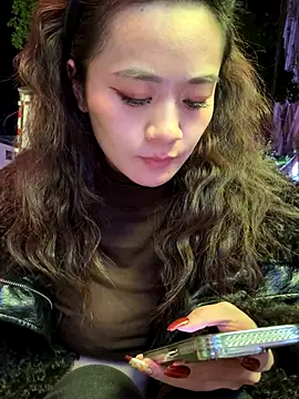 Snapshot of vivi-tara chatting on 11/19/25, 02:50 vivi-tara online show from 11/19/25, 02:50