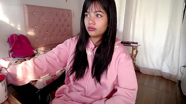 Snapshot of TaylorLight chatting on 11/26/25, 12:39 TaylorLight online show from 11/26/25, 12:39