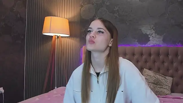 LuisaClover online show from 11/17/25, 01:06