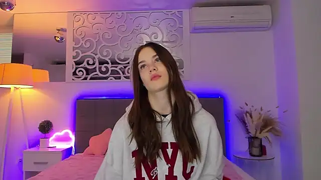 LuisaClover online show from 02/07/26, 01:15