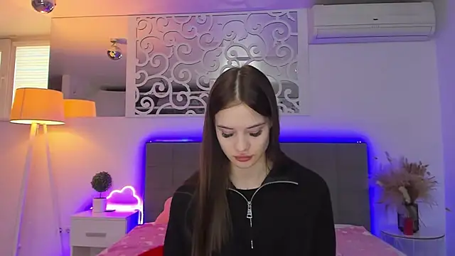 LuisaClover online show from 02/17/26, 01:18