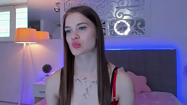 LuisaClover online show from 03/28/26, 01:33