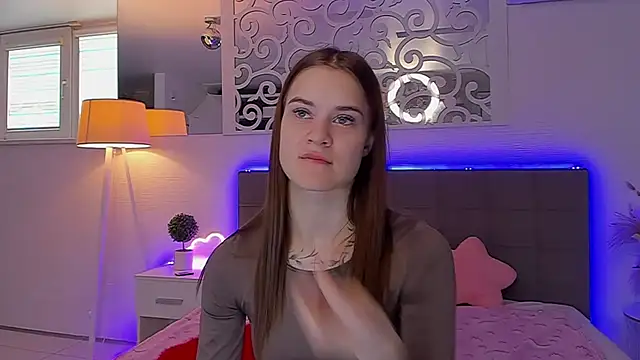 LuisaClover online show from 04/17/26, 12:08