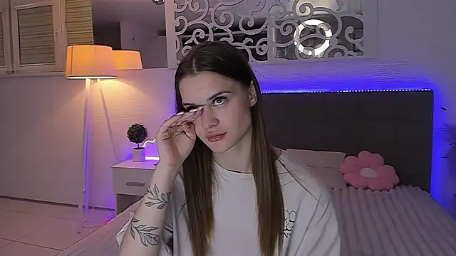 Snapshot of LuisaClover chatting on 06/27/26, 12:15 LuisaClover online show from 06/27/26, 12:15