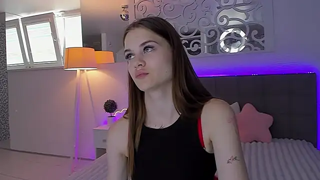 Snapshot of LuisaClover chatting on 06/27/26, 12:22 LuisaClover online show from 06/27/26, 12:22