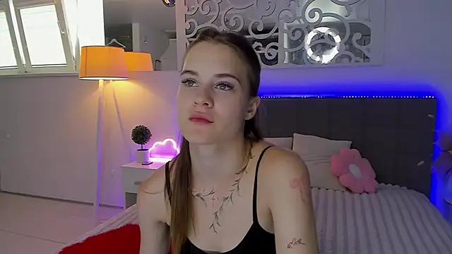 Snapshot of LuisaClover chatting on 07/15/26, 12:21 LuisaClover online show from 07/15/26, 12:21