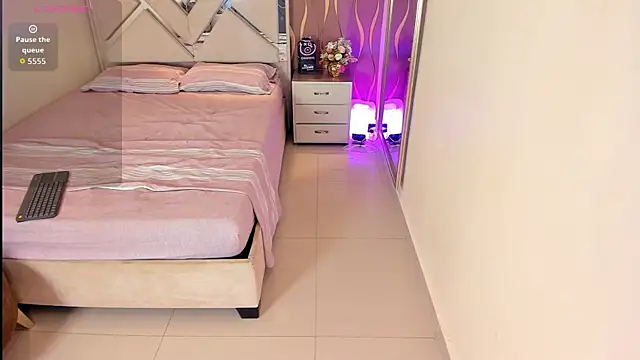 iam nicolle online show from 11/08/25, 01:44