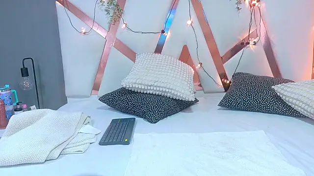 SeleneGibson   online show from 02/03/26, 07:52