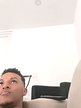 Snapshot of NeyDavid142 chatting on 11/10/25, 01:32 NeyDavid142 online show from 11/10/25, 01:32