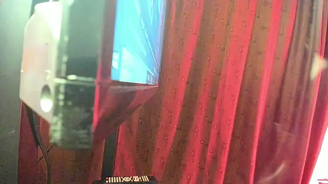 Snapshot of jannakissh chatting on 10/31/25, 07:26 jannakissh online show from 10/31/25, 07:26