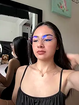 IslaCole online show from 10/25/25, 06:46