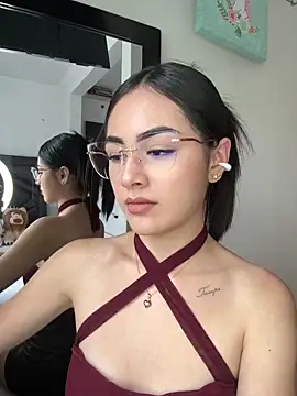 IslaCole online show from 11/19/25, 08:42