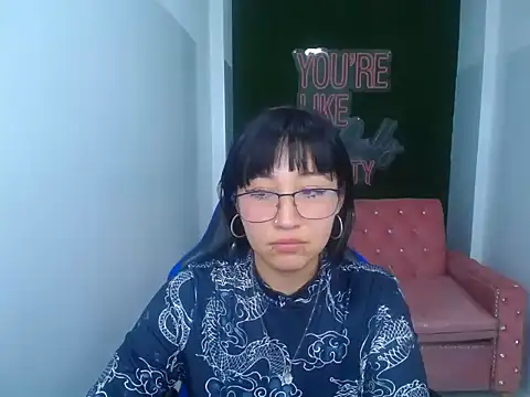 isabella smith t online show from 10/22/25, 10:42