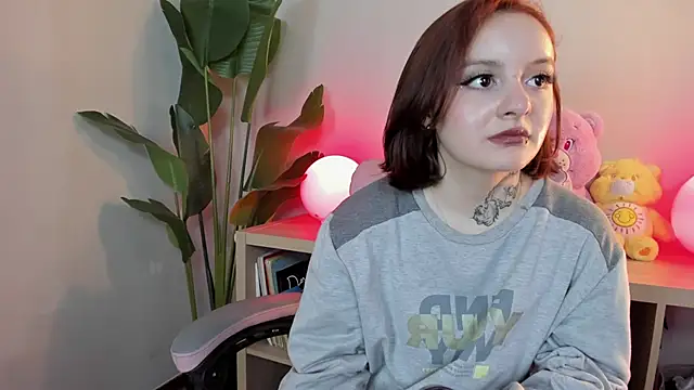 Snapshot of lexirouge__ chatting on 10/29/25, 12:40 lexirouge online show from 10/29/25, 12:40