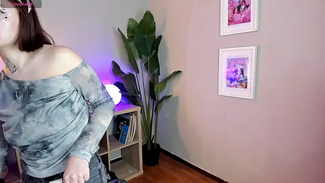 Snapshot of lexirouge__ chatting on 10/30/25, 12:39 lexirouge online show from 10/30/25, 12:39