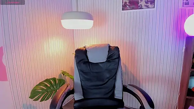 lexirouge   online show from 12/20/25, 09:00