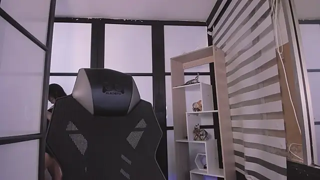 ZairaJames online show from 11/11/25, 04:34