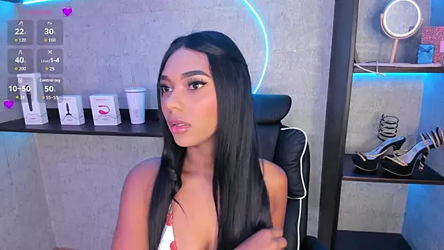 Snapshot of savanaah_ chatting on 10/31/25, 04:41 savanaah online show from 10/31/25, 04:41