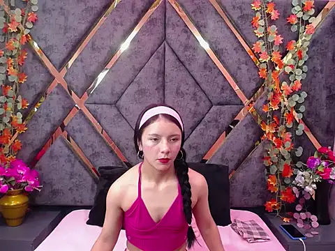 Snapshot of JulietaDiamond chatting on 11/24/25, 07:35 JulietaDiamond online show from 11/24/25, 07:35