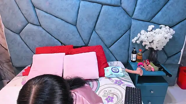JulietaDiamond online show from 06/17/26, 03:31