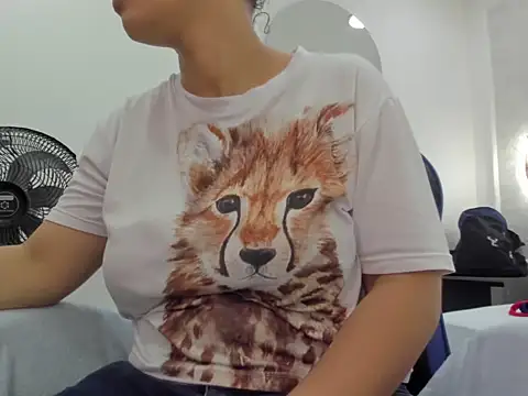 agata18  online show from 04/15/26, 12:56