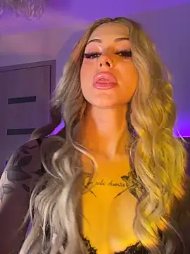 Snapshot of NovaPearl chatting on 11/01/25, 07:16 NovaPearl online show from 11/01/25, 07:16