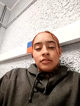 Snapshot of Anonimus069 chatting on 11/13/25, 05:23 Anonimus069 online show from 11/13/25, 05:23