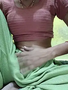 Snapshot of janvi_sharma87 chatting on 11/18/25, 06:07 janvi sharma87 online show from 11/18/25, 06:07