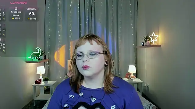 Snapshot of LottieReed chatting on 10/31/25, 05:03 LottieReed online show from 10/31/25, 05:03