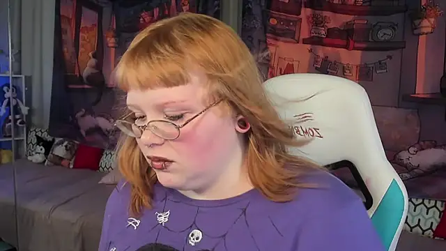 Snapshot of LottieReed chatting on 11/11/25, 03:12 LottieReed online show from 11/11/25, 03:12