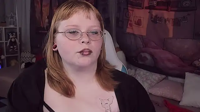 Snapshot of LottieReed chatting on 11/20/25, 03:56 LottieReed online show from 11/20/25, 03:56