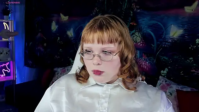 Snapshot of LottieReed chatting on 12/03/25, 03:54 LottieReed online show from 12/03/25, 03:54